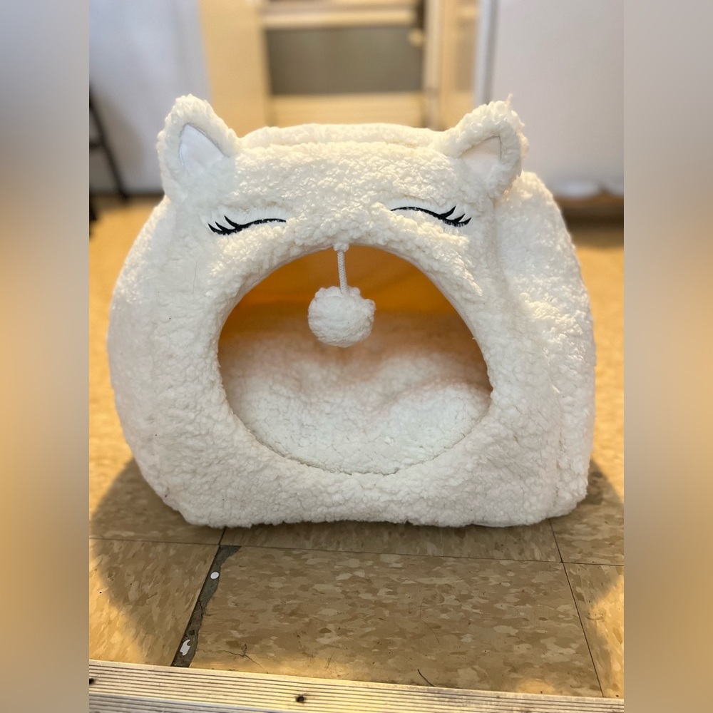 Super soft cat house bed with dangling ball
